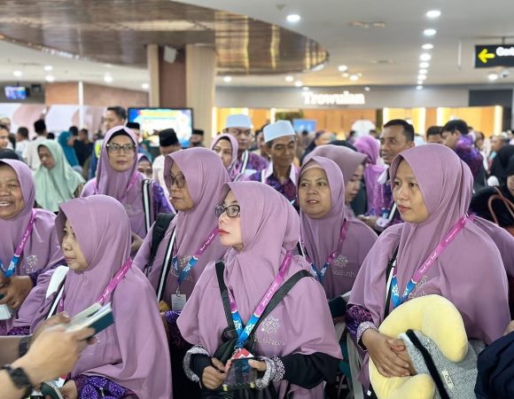 Perbedaan Umrah Reguler dan Umrah Premium di Gresik, Mana yang Cocok?